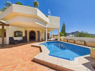 Three-Bedroom El Coto Penthouse with Private Pool - Atamaría - 0