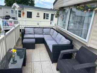 Perfect days away - 3 bedroom 1 shower with decking & bedding - 9