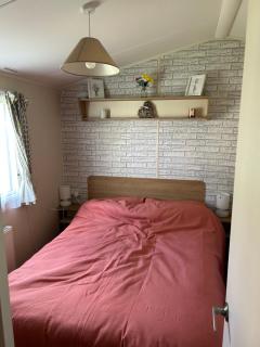 Perfect days away - 3 bedroom 1 shower with decking & bedding - 5