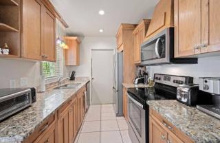 Charming Naples Oasis - Close to Beaches & Shops - Naples - 4