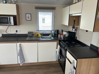 Perfect days away - 3 bedroom 1 shower with decking & bedding - 1