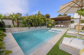 Mediterranean Hilltop Oasis Indoor and Outdoor Luxury - Los Angeles - 2