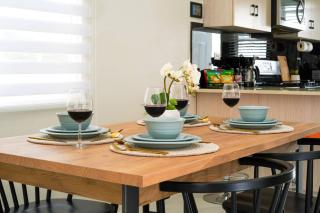 Sunset at ArecaHomes Beach Access Pool and Water Park - Discovery Bay - 6