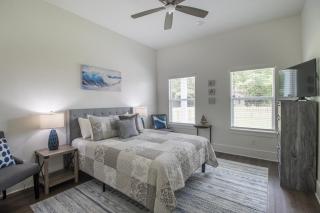 Beach Retreat at Gaston Point - 3