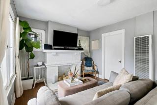 Coastal Charm Gated Venice Bungalow - Los Angeles - 2