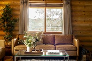 Retreat to the Rocks Historic Film And Music Getaway - Chatsworth Lake Manor - 3