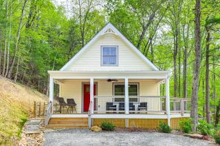Farm On-Site Mtn-View Cottage in Hendersonville! - Hendersonville - 0