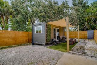 Luxury Tiny Container Home 2mi to Beach Private - Sebastian - 4