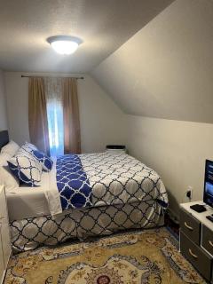 558) Massive 4 bedroom in a great neighborhood - Milwaukee - 3