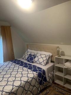 558) Massive 4 bedroom in a great neighborhood - Milwaukee - 1