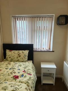 Five Oaks House- Entire 3 Bedroom House for Family & Contractors with up to 5 sleep- NO PARTIES ALLOWED - 3