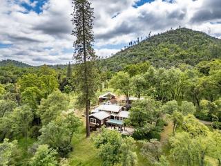 Homestead Ranch near Yosemite with Horses and Chickens - Midpines - 0