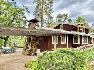 Homestead Ranch near Yosemite with Horses and Chickens - Midpines - 1