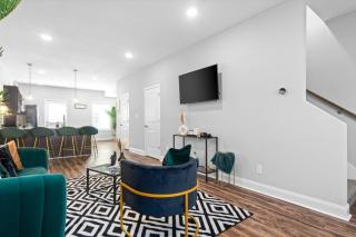 Modern Comforts in Clarksville - 9