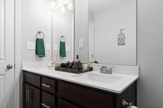 Modern Comforts in Clarksville - 6