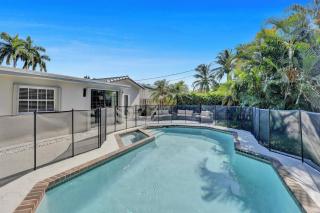 Lighthouse Point Oasis w Pool and Hot Tub Near Beach - Lighthouse Point - 7