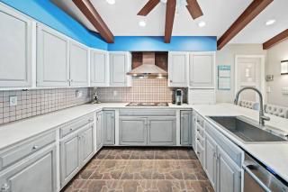 The Creek Resort - Revamped Chic 4BR Haven with Massive Pool, Hot Tub, and Outdoor Space - Coconut Creek - 9