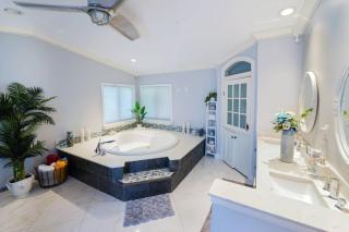 The Creek Resort - Revamped Chic 4BR Haven with Massive Pool, Hot Tub, and Outdoor Space - Coconut Creek - 1
