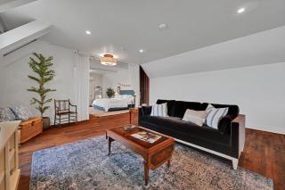 The Boat House- Water Views, Sunsets, soaker jacuzzi - 1