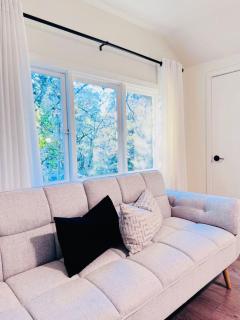 Charming Queen Bedroom Vancouver West - Vancouver - 4