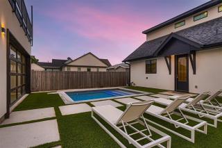 Stunning home - walk to square & heated pool - 6