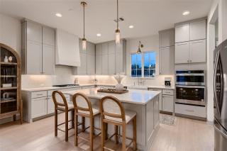 Stunning home - walk to square & heated pool - 3