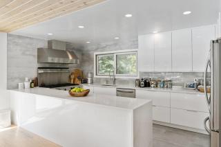 Magnificent Tennis & Pool home in East Hampton - East Hampton - 7