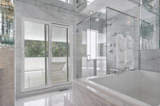 Magnificent Tennis & Pool home in East Hampton - East Hampton - 6
