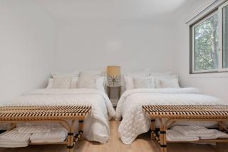 Magnificent Tennis & Pool home in East Hampton - East Hampton - 4