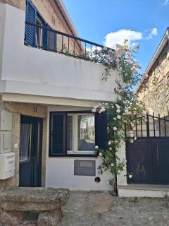 Casa rústica com terraço e jardim - - 0
