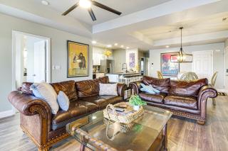 Private Deck and Community Perks Lake Ozark Condo - Lake Ozark - 7
