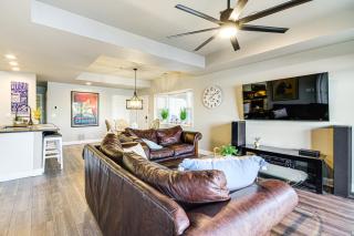 Private Deck and Community Perks Lake Ozark Condo - Lake Ozark - 6