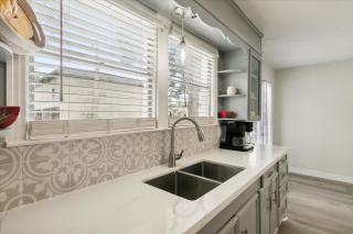 Charming 4-Bedroom Retreat with Pool - Nederland - 4