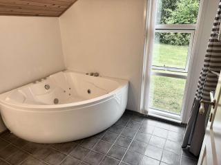 Cozy holiday home - spa, hot tub and play room - close to Marielyst square - 2