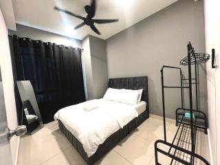 Elegant Pool View Condo With Family Comfort and Full Amenities - Petaling Jaya - 7