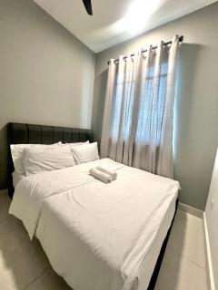 Elegant Pool View Condo With Family Comfort and Full Amenities - Petaling Jaya - 6