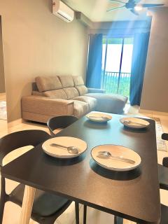 Elegant Pool View Condo With Family Comfort and Full Amenities - Petaling Jaya - 5
