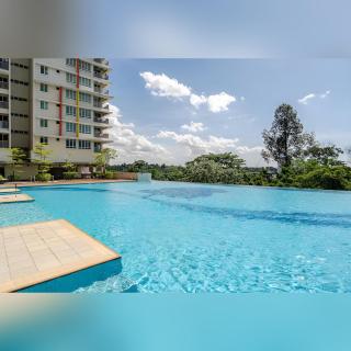 Elegant Pool View Condo With Family Comfort and Full Amenities - Petaling Jaya - 1