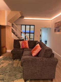 Stylish City Centre Hideaway & Private Hot Tub - Galway - 3