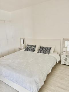 French Riviera apartment with swimming pool and free parking near Monaco - 9