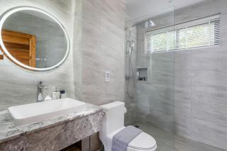 Reve Samui Luxe Seafront Residence with Panoramic Views - 1