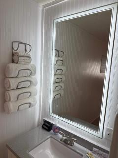 Newly Remodeled Deluxe King Suite - Laurie - 2