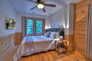 Blueberry Hill - Relax in the Hot Tub or Roast Marshmallows by the Firepit - Blue Ridge - 2