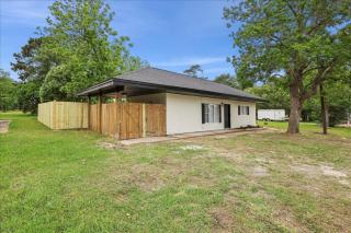 Comfortable 2-Bedroom Rental in Bridge City - 8