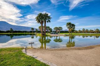 Buena Vista by AvantStay Massive Outdoor Oasis w Pool Spa Firepit - La Quinta - 3