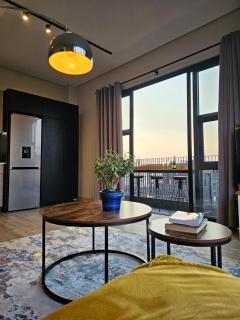 Penthouse Vibes with Panoramic Sandton Views at The Lineal - 8