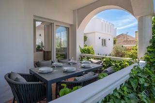 Modern 4 BDRM Newly Renovated Villa w Sea Views - Marbella - 3