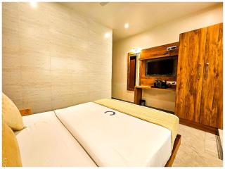 HOTEL LEE - Near Har Ki Poodi - Railway Station Haridwar - Fully Air Conditioned - Lift and Restaurant - Best Hotel IN Haridwar - Haridwār - 3