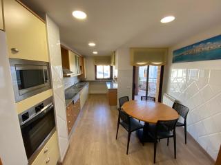 Piso muy amplio, completamente equipado, con terraza y parking, en una ubicación especialmente práctica para vivir todo el curso - 4
