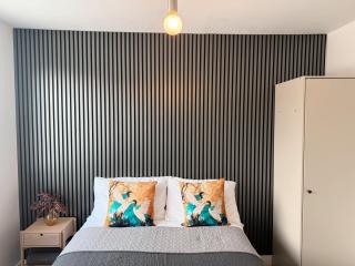 Bee Stays - Rostherne House - Warrington - 2